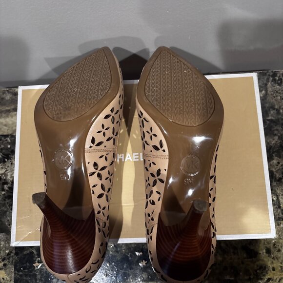 Micheal Kors Women's MK Flex Mid Perforated Pumps Nude SZ: 9M - Picture 12 of 16